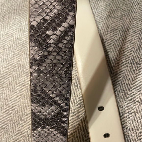Calvin Klein. Faux snake belt - Picture 2 of 3